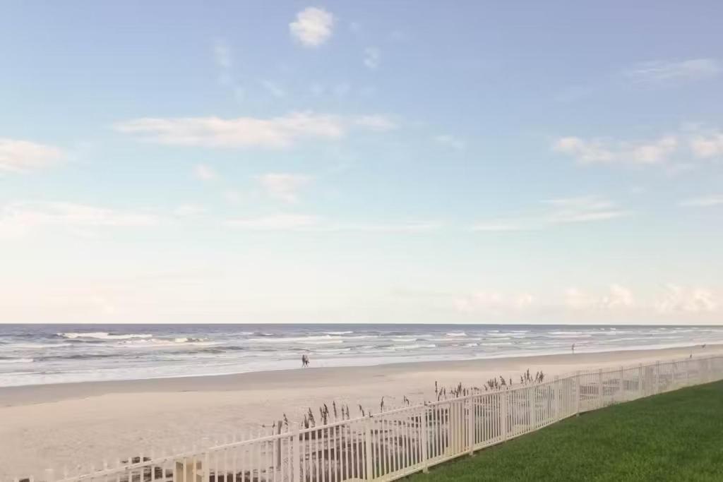 Oceanfront Balcony, Pool, Bbq, Steps To Flagler Ave Villa New Smyrna Beach Exteriör bild