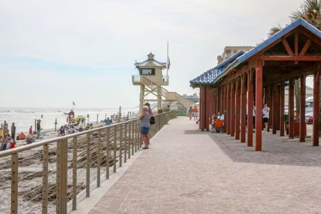 Oceanfront Balcony, Pool, Bbq, Steps To Flagler Ave Villa New Smyrna Beach Exteriör bild